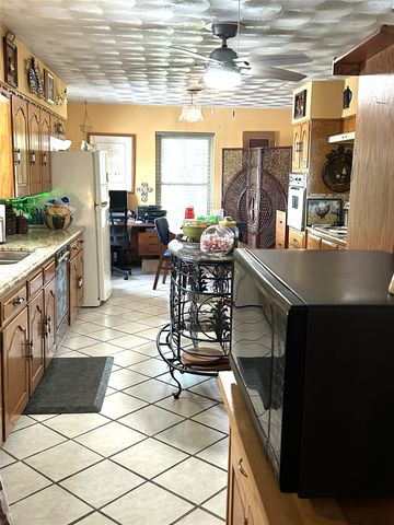 105 Lindenwood Drive, Lancaster, TX 75134