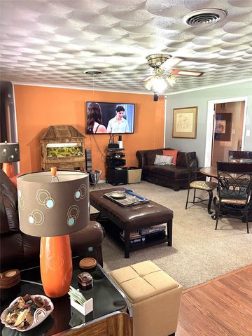 105 Lindenwood Drive, Lancaster, TX 75134