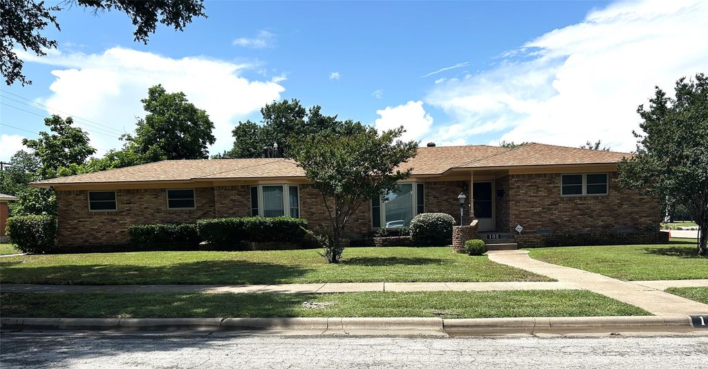 105 Lindenwood Drive, Lancaster, TX 75134