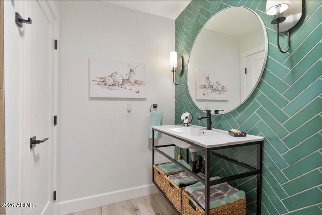 7905 E PLAZA Avenue, Scottsdale, AZ 85250