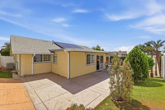 1949 Clover Way, Escondido, CA 92026