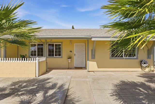 1949 Clover Way, Escondido, CA 92026