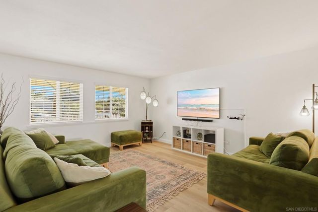 1949 Clover Way, Escondido, CA 92026