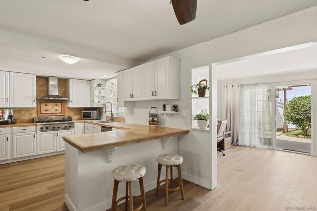 1949 Clover Way, Escondido, CA 92026