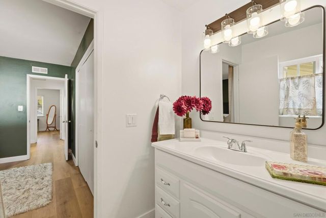 1949 Clover Way, Escondido, CA 92026