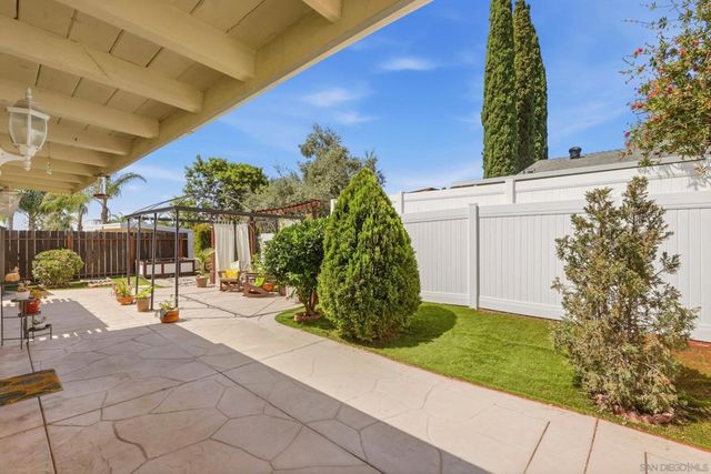 1949 Clover Way, Escondido, CA 92026