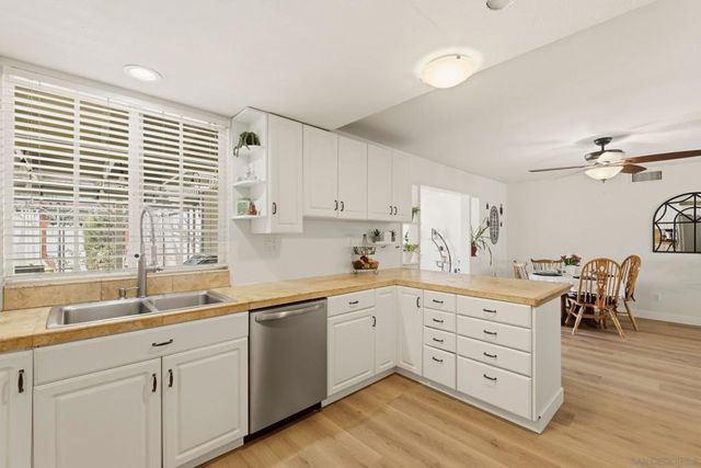 1949 Clover Way, Escondido, CA 92026