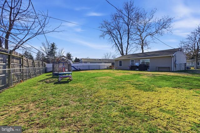 62 OLD BROOK RD, Levittown, PA 19057