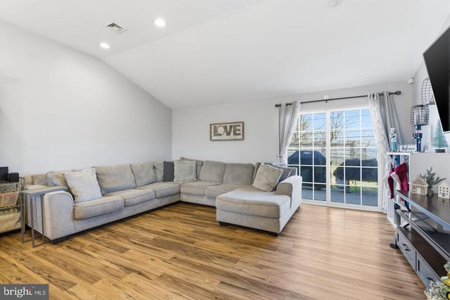 62 OLD BROOK RD, Levittown, PA 19057