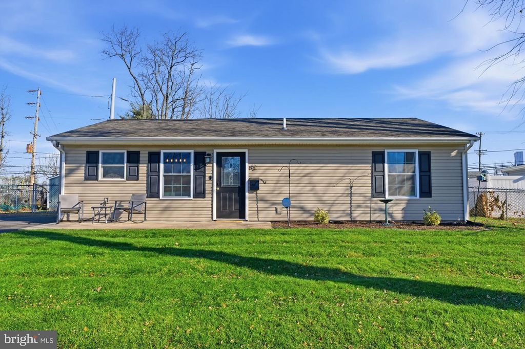 62 OLD BROOK RD, Levittown, PA 19057