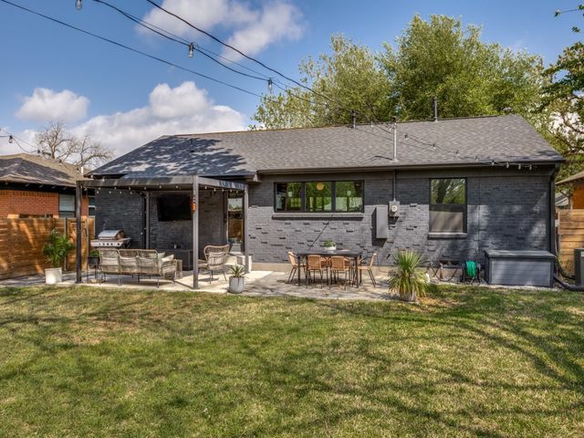 2236 Hartline Drive, Dallas, TX 75228