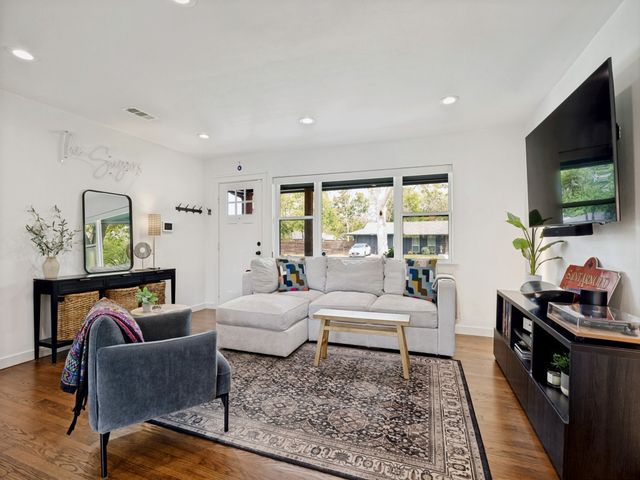 2236 Hartline Drive, Dallas, TX 75228