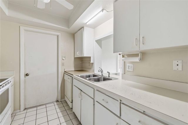 4001 CHINABERRY ROAD, Bradenton, FL 34208