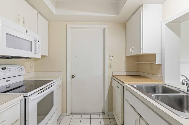 4001 CHINABERRY ROAD, Bradenton, FL 34208