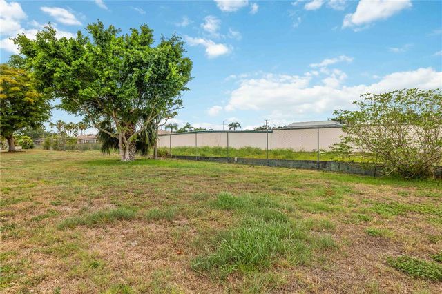 4001 CHINABERRY ROAD, Bradenton, FL 34208