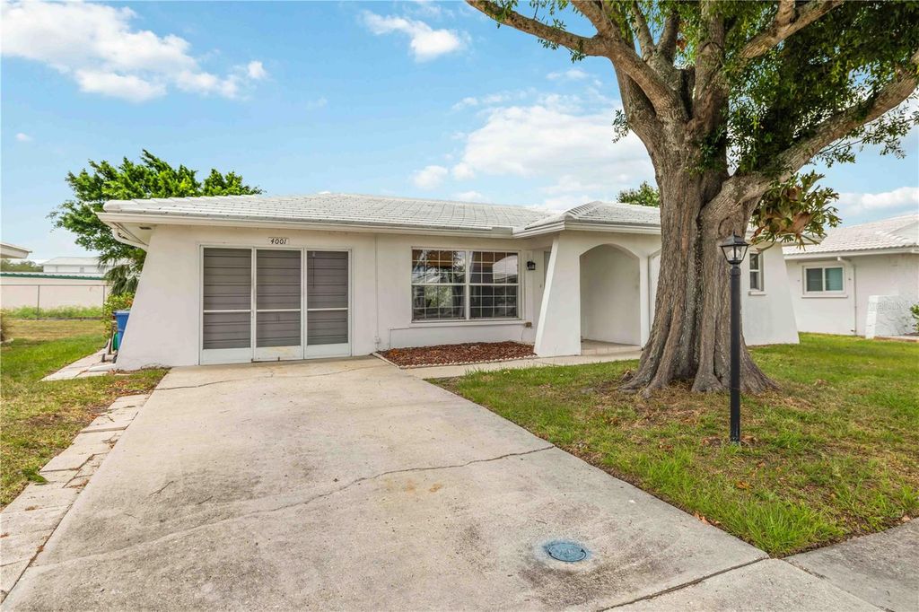 Image 2 of property listing at 4001 CHINABERRY ROAD, Bradenton, FL 34208