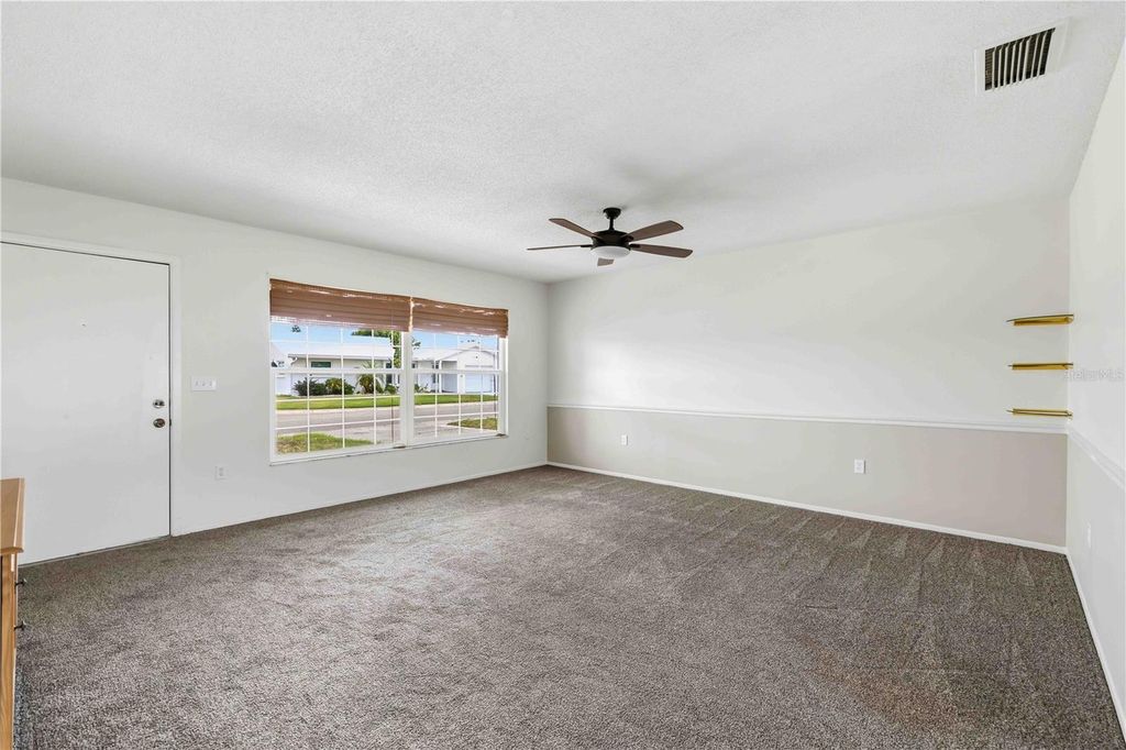 Image 11 of property listing at 4001 CHINABERRY ROAD, Bradenton, FL 34208