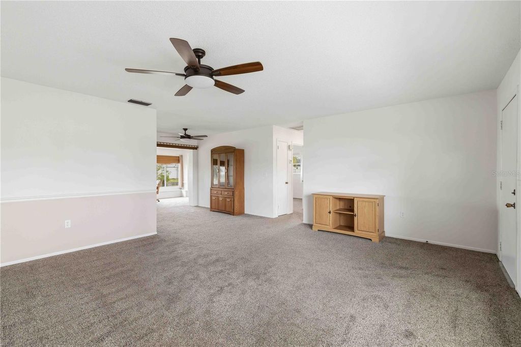 Image 13 of property listing at 4001 CHINABERRY ROAD, Bradenton, FL 34208