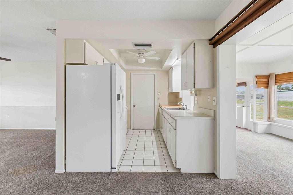 Image 17 of property listing at 4001 CHINABERRY ROAD, Bradenton, FL 34208