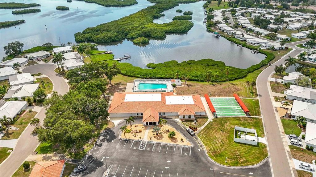 Image 3 of property listing at 4001 CHINABERRY ROAD, Bradenton, FL 34208