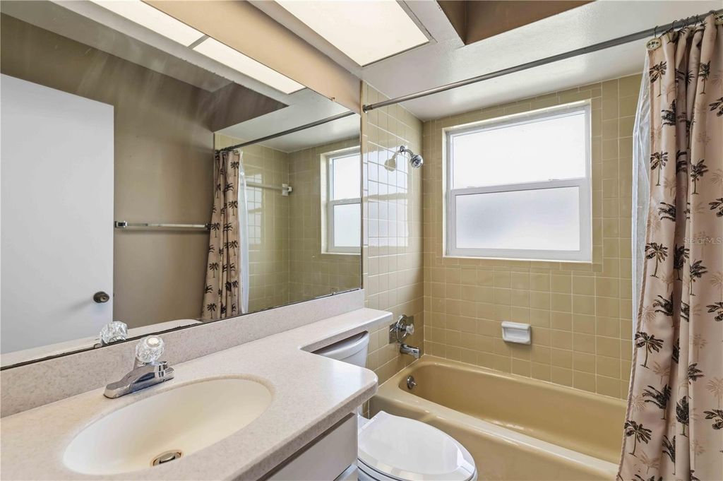 Image 42 of property listing at 4001 CHINABERRY ROAD, Bradenton, FL 34208