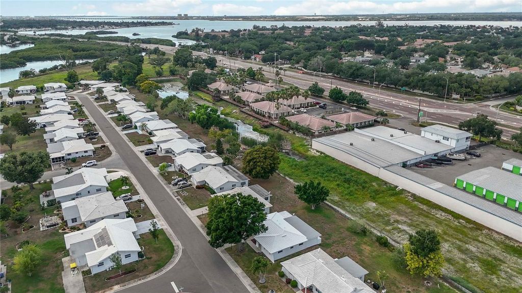 Image 53 of property listing at 4001 CHINABERRY ROAD, Bradenton, FL 34208
