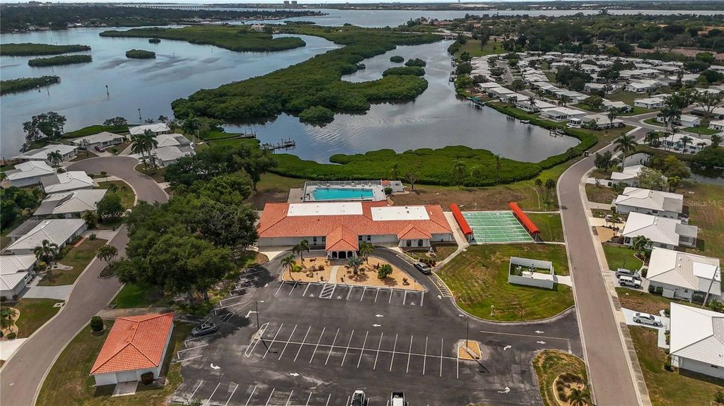 Image 58 of property listing at 4001 CHINABERRY ROAD, Bradenton, FL 34208
