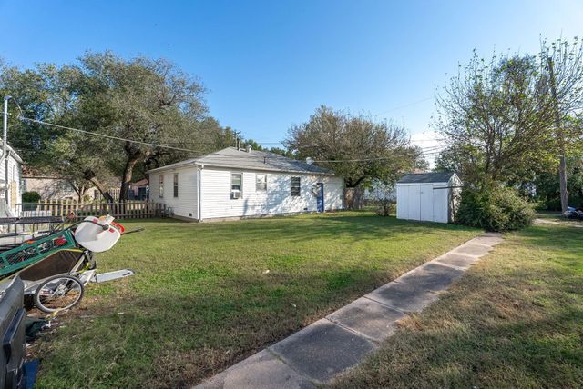 804-806 S Terrace Dr, Wichita, KS 67218