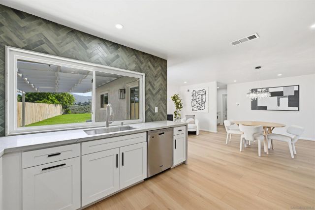 12437 Ridgeton Dr, Lakeside, CA 92040