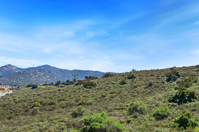 12437 Ridgeton Dr, Lakeside, CA 92040