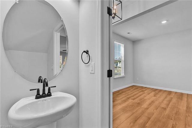 7567 Buckhaven Forest Drive, Kernersville, NC 27284