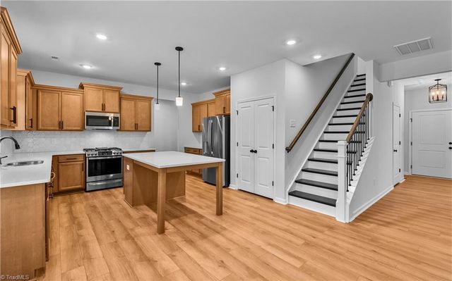 7567 Buckhaven Forest Drive, Kernersville, NC 27284