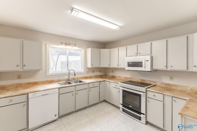 401 Hobbs Road, Huntsville, AL 35803