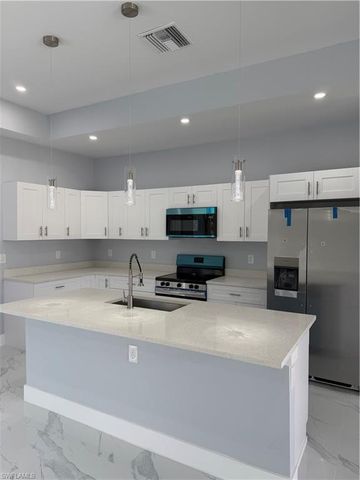 2232 Kean CT, Naples, FL 34117