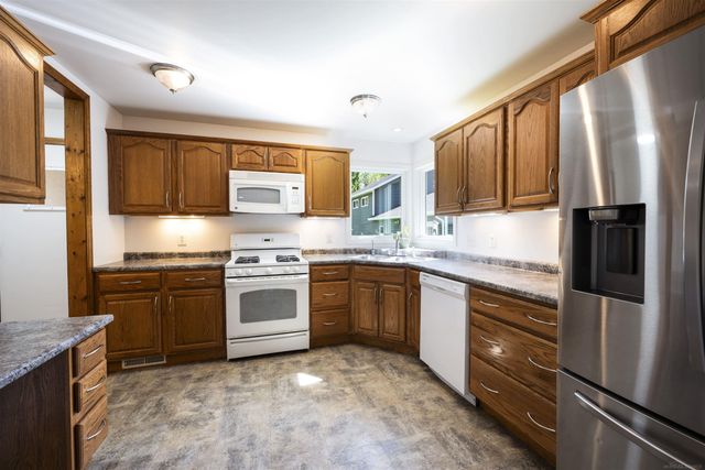 1516 11 Mile NE Road, Algoma Twp, MI 49321