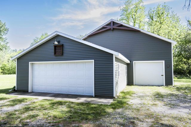 1516 11 Mile NE Road, Algoma Twp, MI 49321