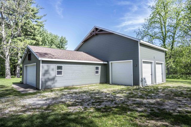 1516 11 Mile NE Road, Algoma Twp, MI 49321