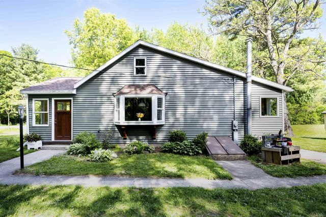 1516 11 Mile NE Road, Algoma Twp, MI 49321