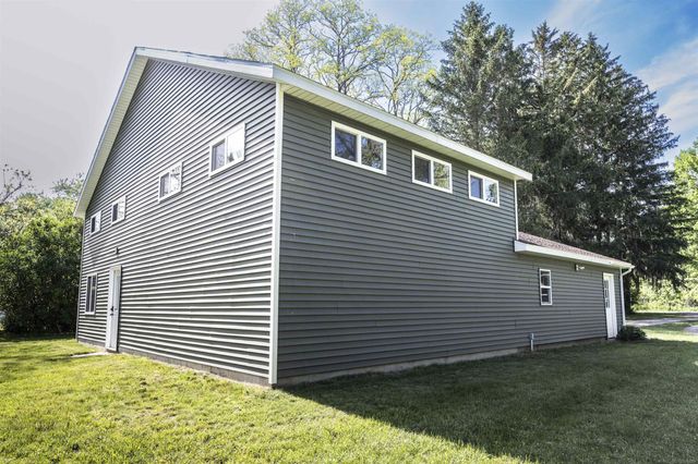 1516 11 Mile NE Road, Algoma Twp, MI 49321