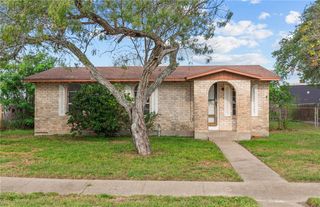 1011 Northcliff Dr, Portland, TX 78374