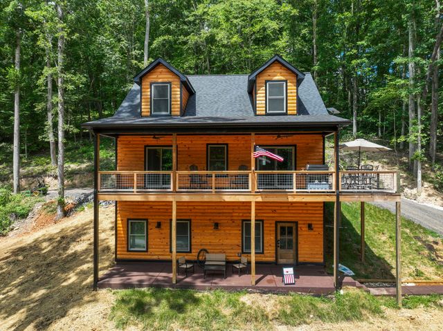 9500 McFarlin Rd, Bon Aqua, TN 37025