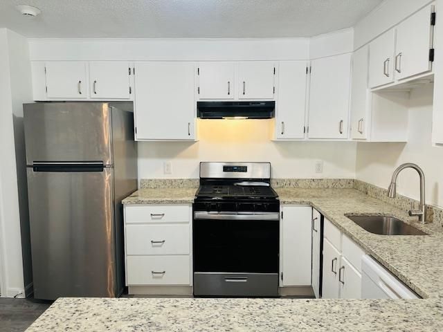 3 Knights Bridge Dr Apt 302, Nashua, NH 03063