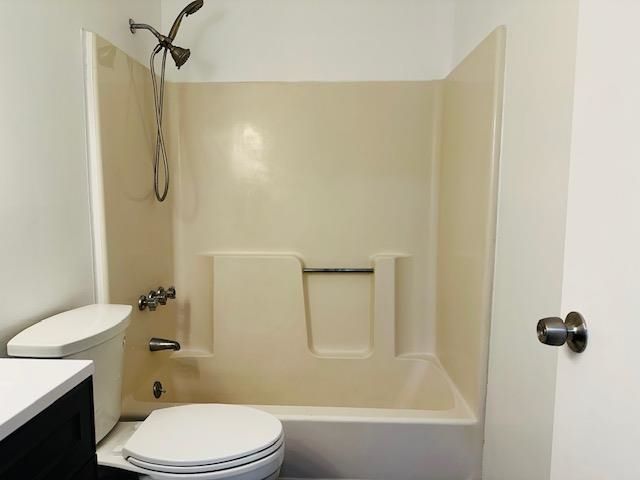 3 Knights Bridge Dr Apt 302, Nashua, NH 03063