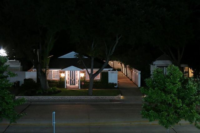 6208 Kirby Drive, Houston, TX 77005