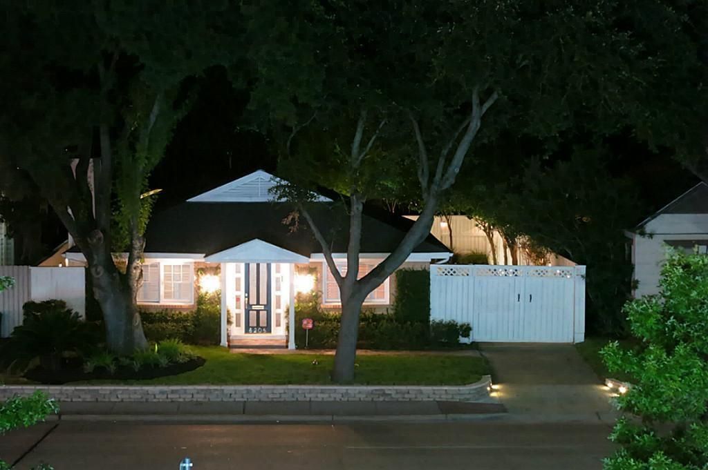 6208 Kirby Drive, Houston, TX 77005