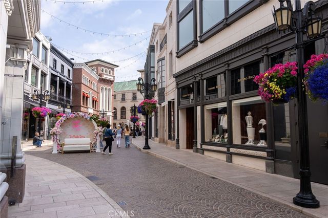 9330 Clifton Way 301, Beverly Hills, CA 90210