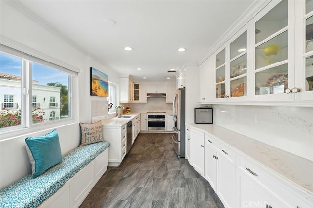 9330 Clifton Way 301, Beverly Hills, CA 90210