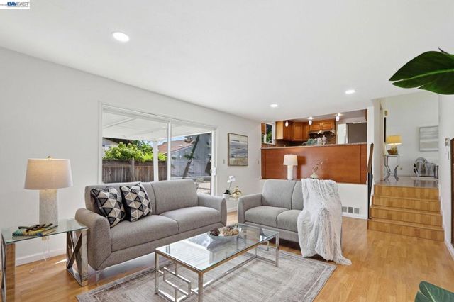 1170 Bennett Ct, Fremont, CA 94536