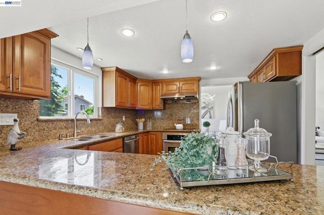 1170 Bennett Ct, Fremont, CA 94536