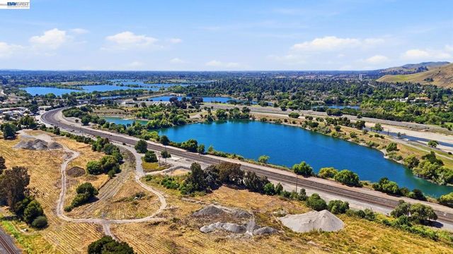 1170 Bennett Ct, Fremont, CA 94536